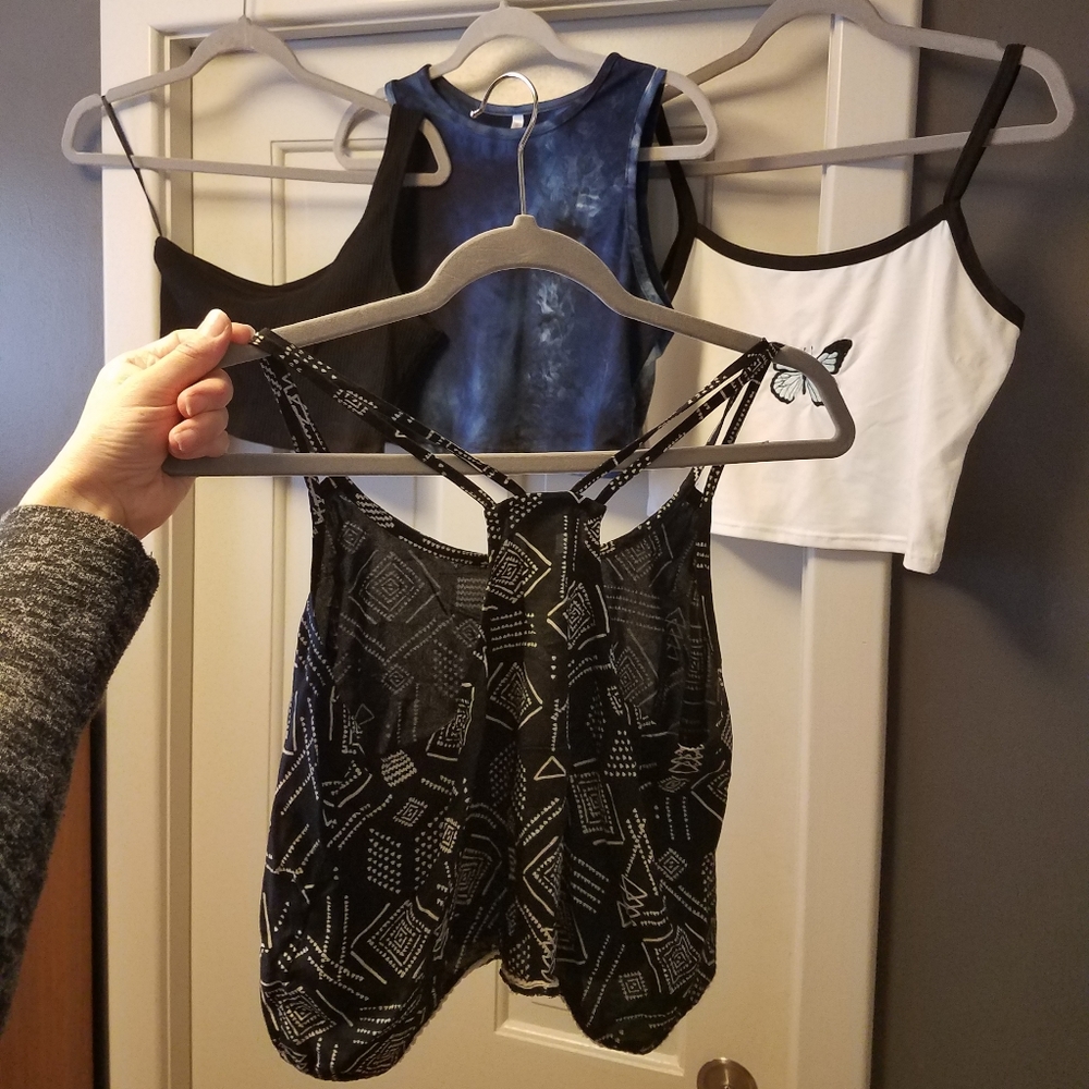 Bundle of (4) size medium crop tops